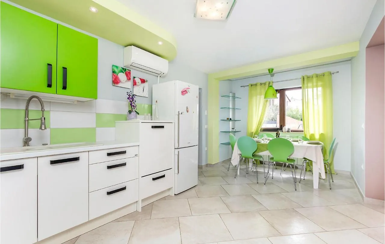 Gorgeous Home In Pula With Outdoor Swimming Pool 0*,  كرواتيا