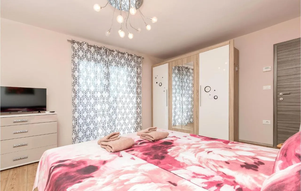 Gorgeous Home In Pula With Outdoor Swimming Pool بيت للعطل